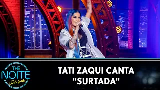 Tati Zaqui canta "Surtada" | The Noite (01/07/20)