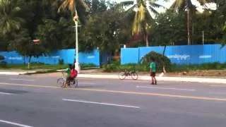 Забавная игра в Камбодже