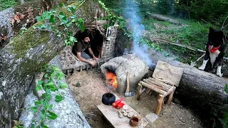 Solo Bushcraft Camping - Crafting Complete Bushcraft Shelter with Mud Fireplace in Tree Trunk