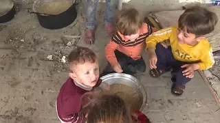 Food kitchen provides essential meals to hundreds of Palestinians sheltering in Rafah