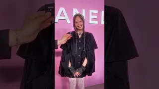 Jennie EMBARASSES RUDE Photographer During The Chanel Red Carpet! #shorts