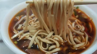 Best BEEF NOODLE SOUP in Taipei: Taiwan Beef Noodle Soup Tour Part 1