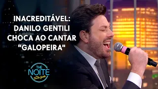 Danilo Gentili impressionou com o seu vocal ao cantar refrão de "Galopeira" | The Noite (08/12/21)