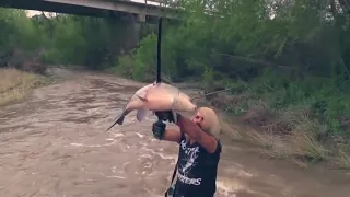 Рыбалка настоящего мужика (приколы рыбалка, лучшие видео, смех, угар, юмор)