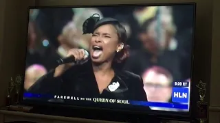 Jennifer Hudson Sings Amazing Grace at Aretha Franklin’s Funeral