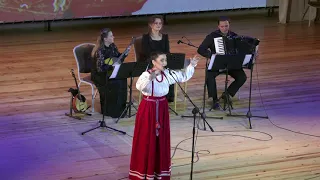 "Реснички" Солистка Ольга Плотникова, аккомпанирует ансамбль  "Север"