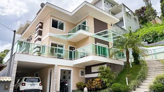 VENDIDA | Casa moderna com vista para o Dedo de Deus | 3 quartos em condomínio Alto padrão na Tijuca