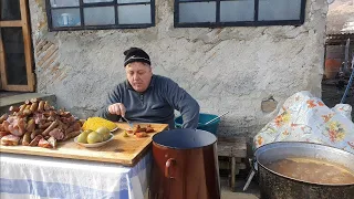 ‼️CARNE LA GARNIȚĂ ‼️CU MĂMĂLIGĂ Șİ GOGONELE IN SARAMURĂ✅✅