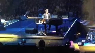 JOSH GROBAN tours Seattle; makes young fan VERY happy (2013)