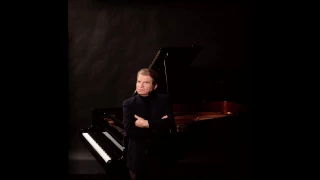 Emil Gilels plays Mozart -  Piano Sonata No. 15 in F major, KV 533/494