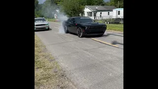 2009 Srt8 Challenger 6.1 and 2018 challenger rt 5.7 burnouts