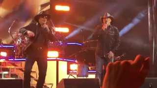 "Where The Country Girls At" - Pitbull & Trace Adkins - Live in Nashville