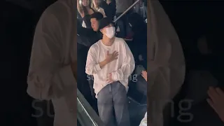 [ 방탄소년단 / BTS ] 윤기 공연 보고있는 지민이, 제일 가까운 영상 ! (옆에 계셨던) #AgustD_SUGA_Tour #JIMIN #SUGA_AgustD_TOUR