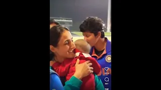 #pakvsindia Indian cricketer loves Pakistan women's cricket team captain Bismah Maroof's Daughter