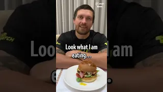 Hungry rabbit… 🤣 Usyk is a different breed 🍔