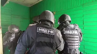 СПЕЦНАЗ провел рейд по местам жительства цыган в Ленинградской области Police spetsnaz work