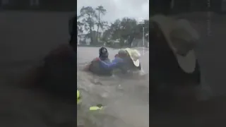 Good Samaritans Rescue Elderly Man From Car During Hurricane Ian