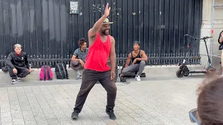 AMAZING Street Performance in Paris