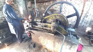 Old Black Desi Diesel Engine Amazing Starting Working With Floor Mill || So Small 12HP Old Engine
