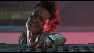 Рипли выбрасывает Королеву в космос Фильм «Чужие» 1986 Aliens 1986