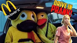 BAMSE OG KYLLING DRIVE IN PRANK *Bamse bestiller Kylling*