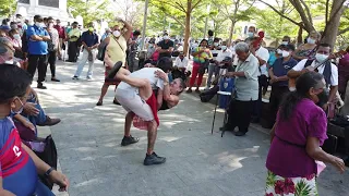 #YAJAIRA MIRA A UN TURISTA SUIZO Y SE DESATAN BAILANDO