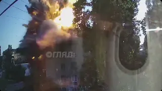 У соцмережах опублікували відео прильоту російської ракети до житлового будинку в Миколаєві