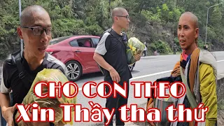 Gay cấn: Sư mắt kiếng xuất hiện sau nhiều ngày bị đuổi giờ xin sư Minh Tuệ đi theo TỪ BI THA THỨ