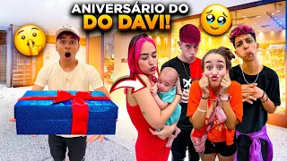 COMPRAMOS PRESENTE PARA O DAVI *Emilly Vick vs Robson