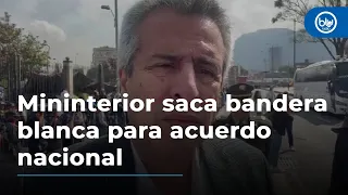 Mininterior saca bandera blanca para acuerdo nacional: "No nos demos tan duro, bajémosle"