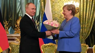 German Chancellor Merkel meets Russian President Putin in Moscow