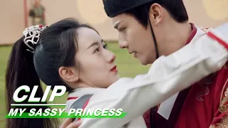 Clip: Shen Yan saves Liu Ling from falling | My Sassy Princess EP9 | 祝卿好 | iQiyi