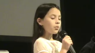 Natalie, 10 años, canta "La Via Dolorosa" en Español