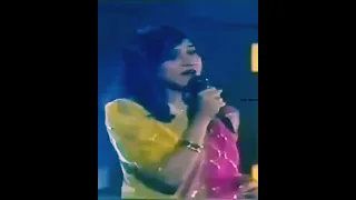 Alka Yagnik Old Live Performance - Ek do teen - Tezaab #shorts #viralshorts #90severgreen #lovesong