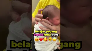 Pertama Kali Aku Kasih Makan Baby Sophia!