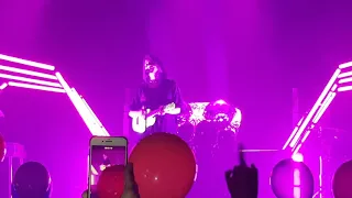 Billie Eilish- Party favor (live @ Tivoli Vredenburg, The Netherlands)