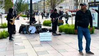 «И снится нам не рокот космодрома»: Советский хит «Трава у дома» в исполнении уличных музыкантов