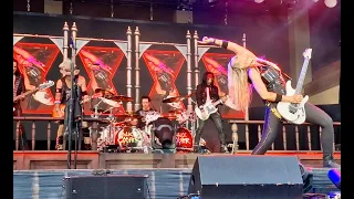 (4K) AMAZING SOLO!! NITA STRAUSS & ALICE COOPER - STOCKHOLM 9-6-2024.