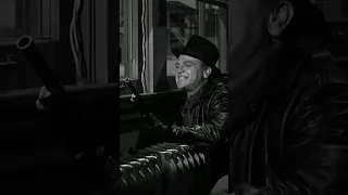 James Cagney uses a Winchester Model 1897. White Heat (1949).  Raoul Walsh 📽