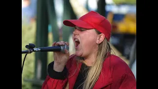 Tones and I performing at the 2018 ANBC Noosa Busking Championships