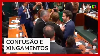 André Janones é empurrado por Evair de Melo após dizer que deputado estava com 'bafo de cachaça'