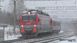 ЭП1М-648 с вагоном лабораторией следует через бывшую станцию Контугановский