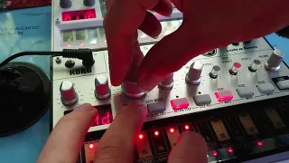 Todd Terje Inspector Norse Bassline. Korg Volca Bass & Sample