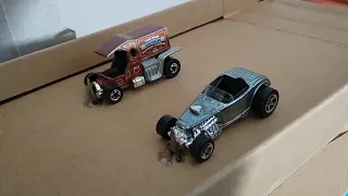 Hot wheels Track Race/T-Totaller vs Deuce Roadster/Vintage