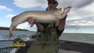 Giant Northern Pike Fishing in Manitoba - Manitoba Master Angler Minute