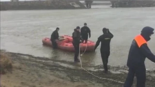 Вести-Хабаровск. Автомобиль упал с моста в Амурском районе