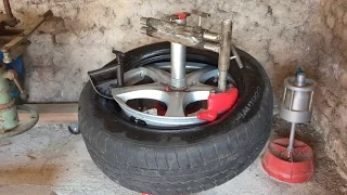 Manual tire changer. Manual tire changer. Video 3