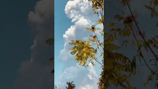 Etna in eruzione: "Onde di pressione" visibili tra le nubi - 23 Ottobre 2021