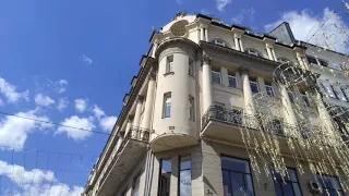 Прогулка  по улице  Большая Дмитровка в Москве.