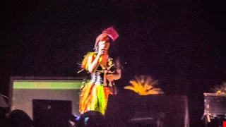 2007.04.28_Coachella_Bjork_2048x1152FLAT